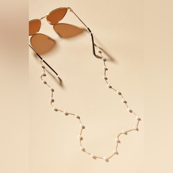 Anthropologie Accessories - NWT - Anthropologie Pearl Heart Sunglasses Chain (Color Pearl)